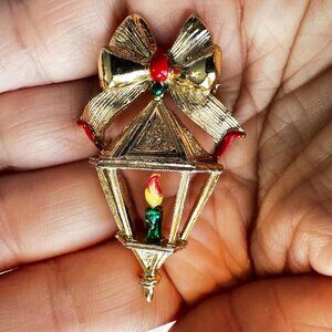 Vintage GERRYS Christmas Lantern Brooch – 2” x 1.5” – No Flaws
